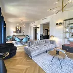 Large Apartment 4Bd, 8 Guests & Paris