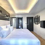 Large Apartment 4Bd, 8 Guests & Paris