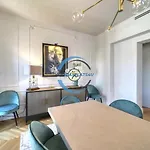 Large Apartment 4Bd, 8 Guests & Paris