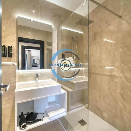 Appartamento Large 4bd, 8 Guests & *